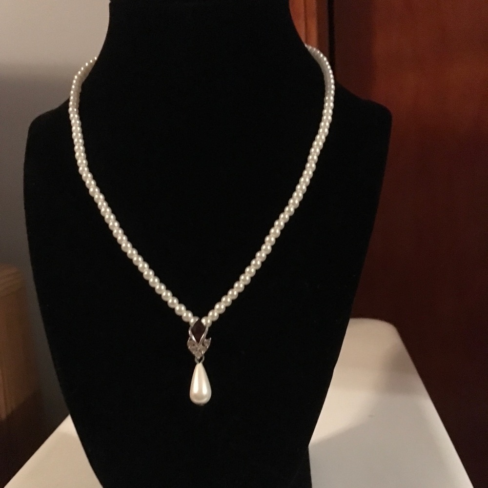 Faux pearl teardrop necklace